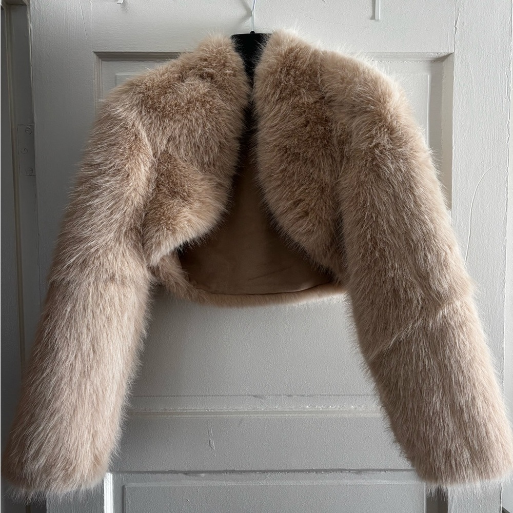 Elegant Cream Faux Fur Jacket - Picture 3 of 6